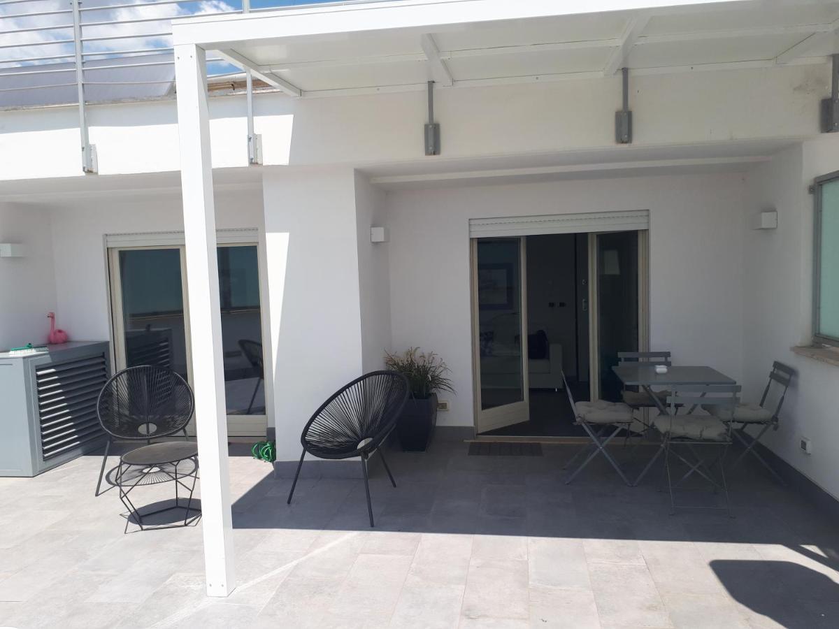 Penthouse 40 In Trastevere With Seasonally Jacuzzi Рим Экстерьер фото