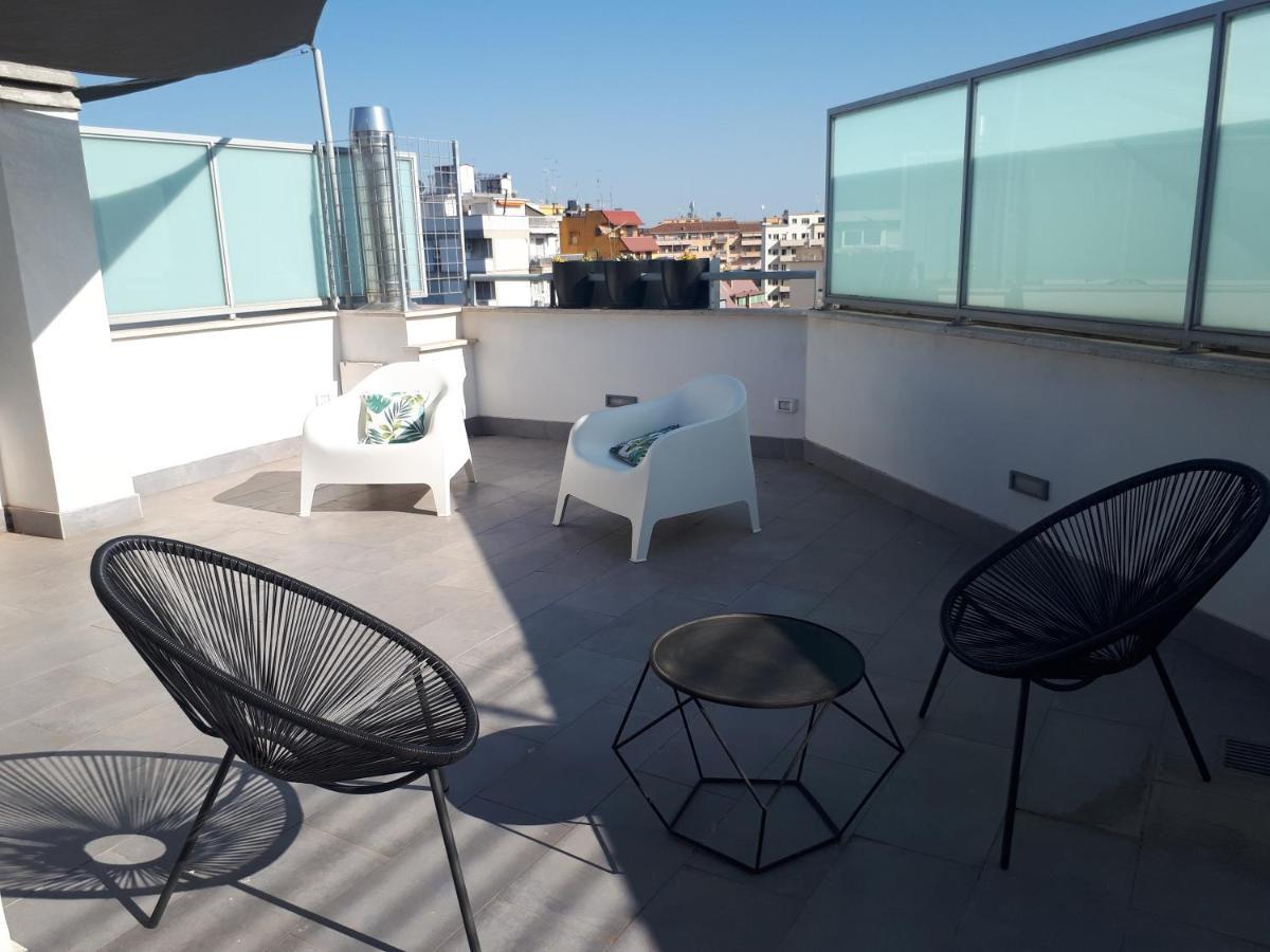 Penthouse 40 In Trastevere With Seasonally Jacuzzi Рим Экстерьер фото