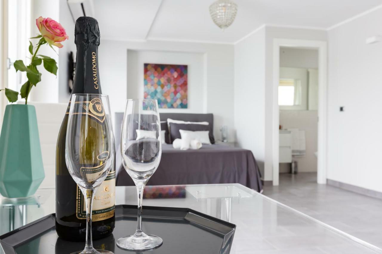 Penthouse 40 In Trastevere With Seasonally Jacuzzi Рим Экстерьер фото