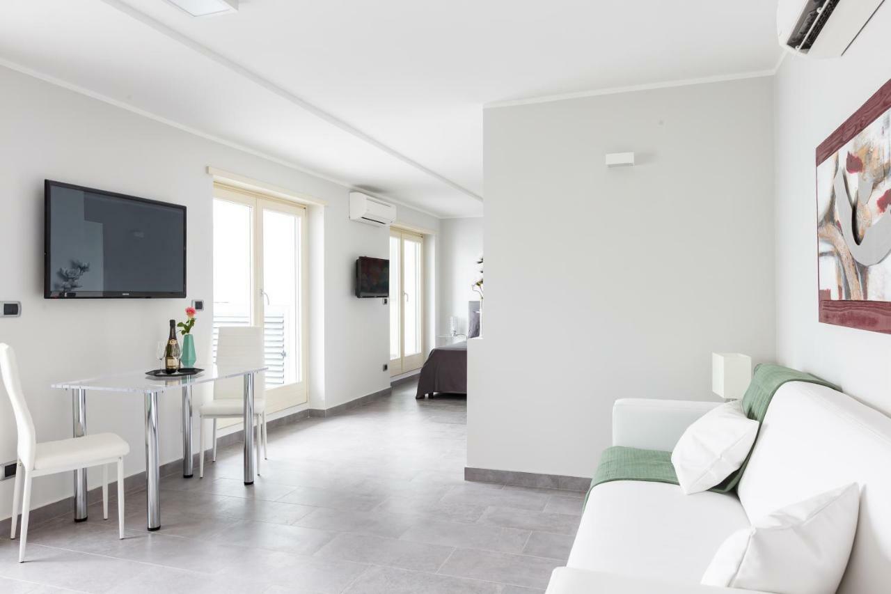 Penthouse 40 In Trastevere With Seasonally Jacuzzi Рим Экстерьер фото