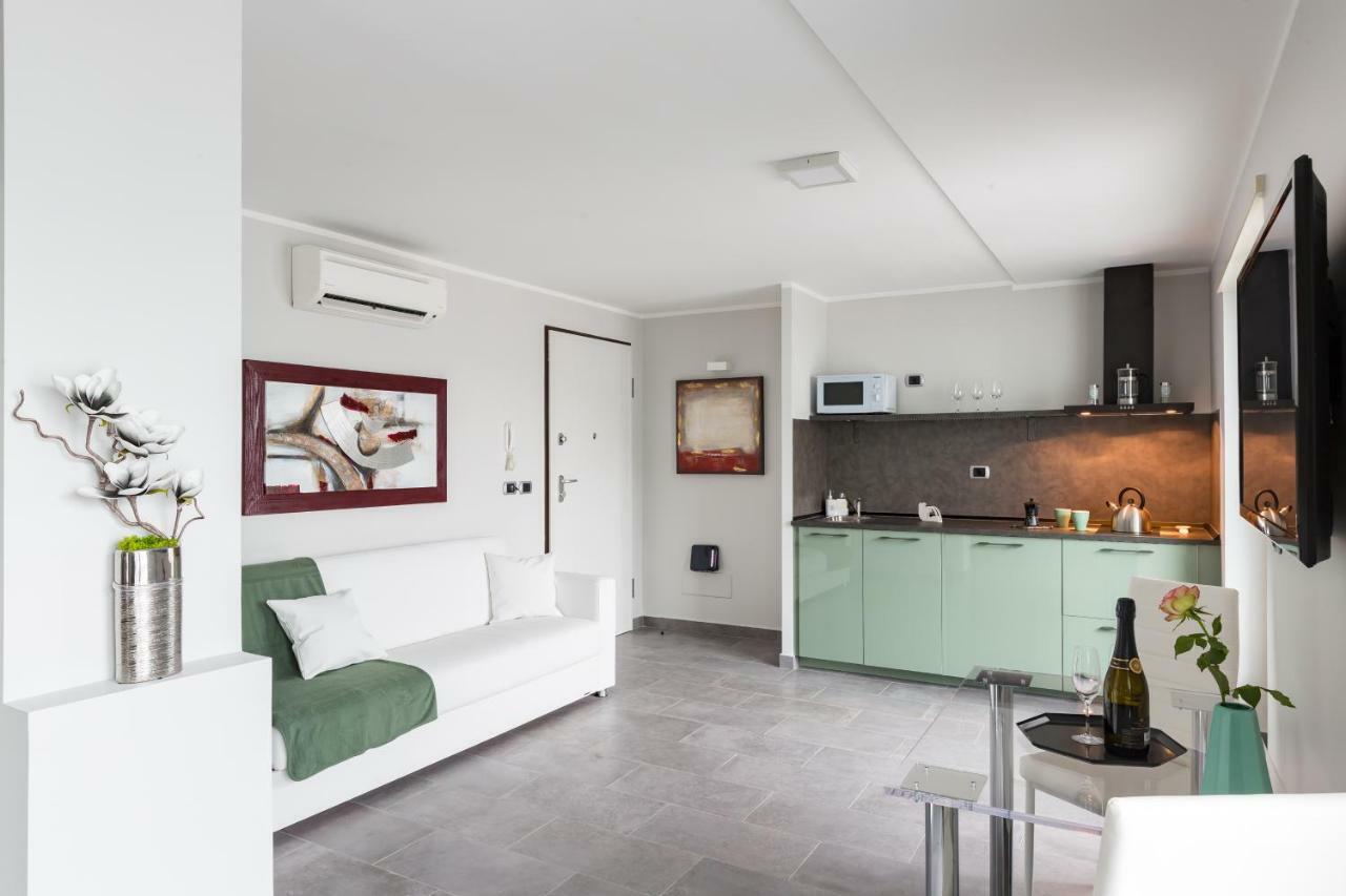 Penthouse 40 In Trastevere With Seasonally Jacuzzi Рим Экстерьер фото